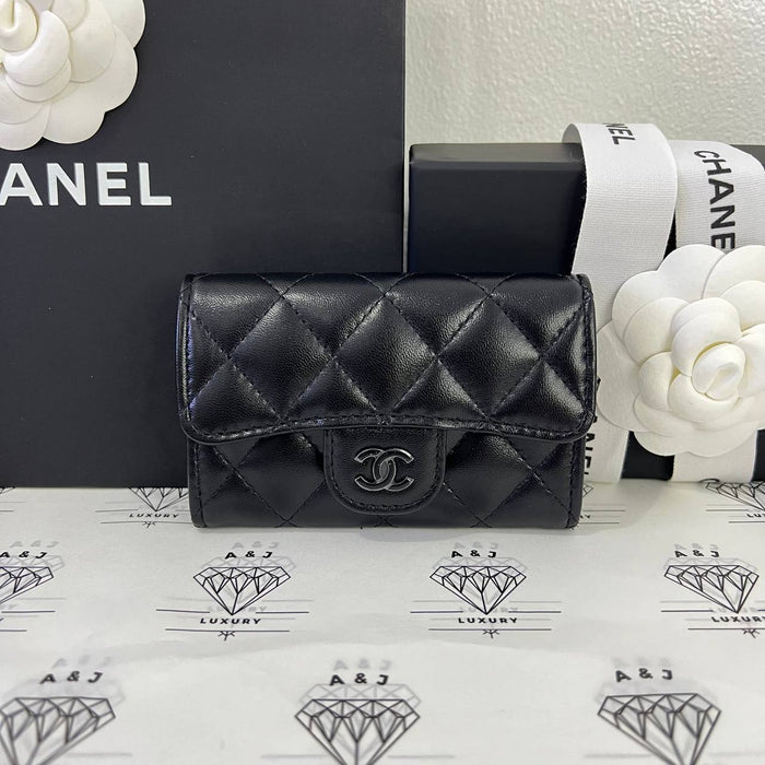 [BRAND NEW] Chanel Flap Cardholder So Black in Lambskin (microchipped)