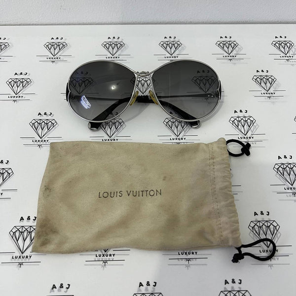 [PRE LOVED] Louis Vuitton Daisy Sunglasses in Silver