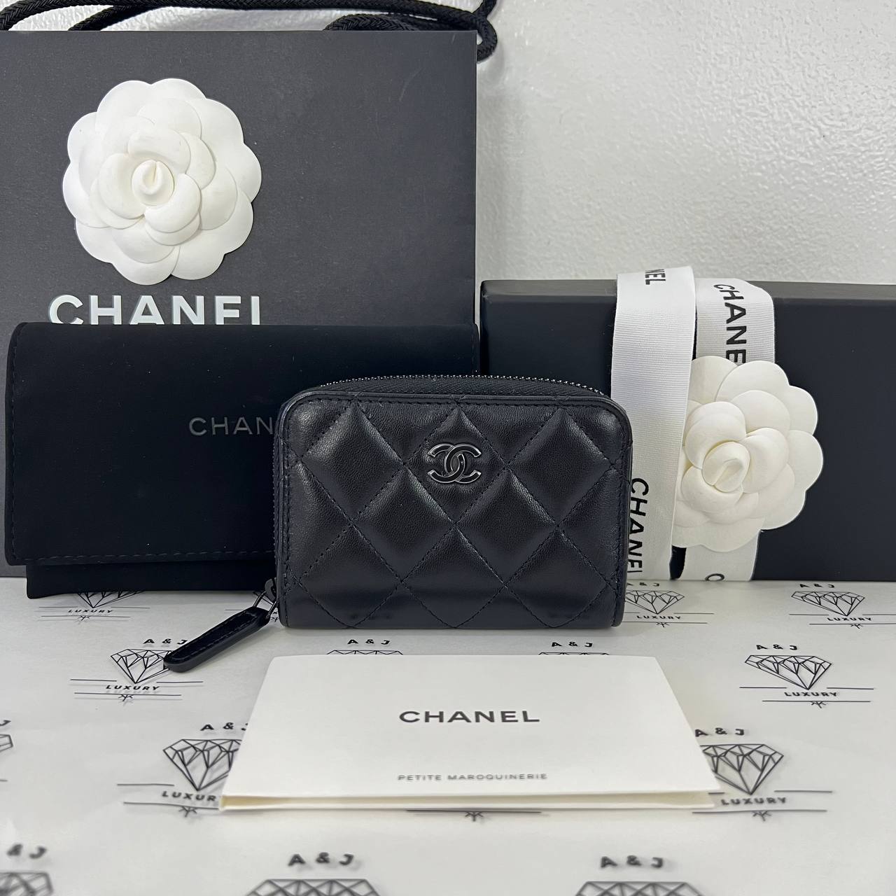 [BRAND NEW] Chanel Zippy Cardholder So Black in Lambskin (microchipped)