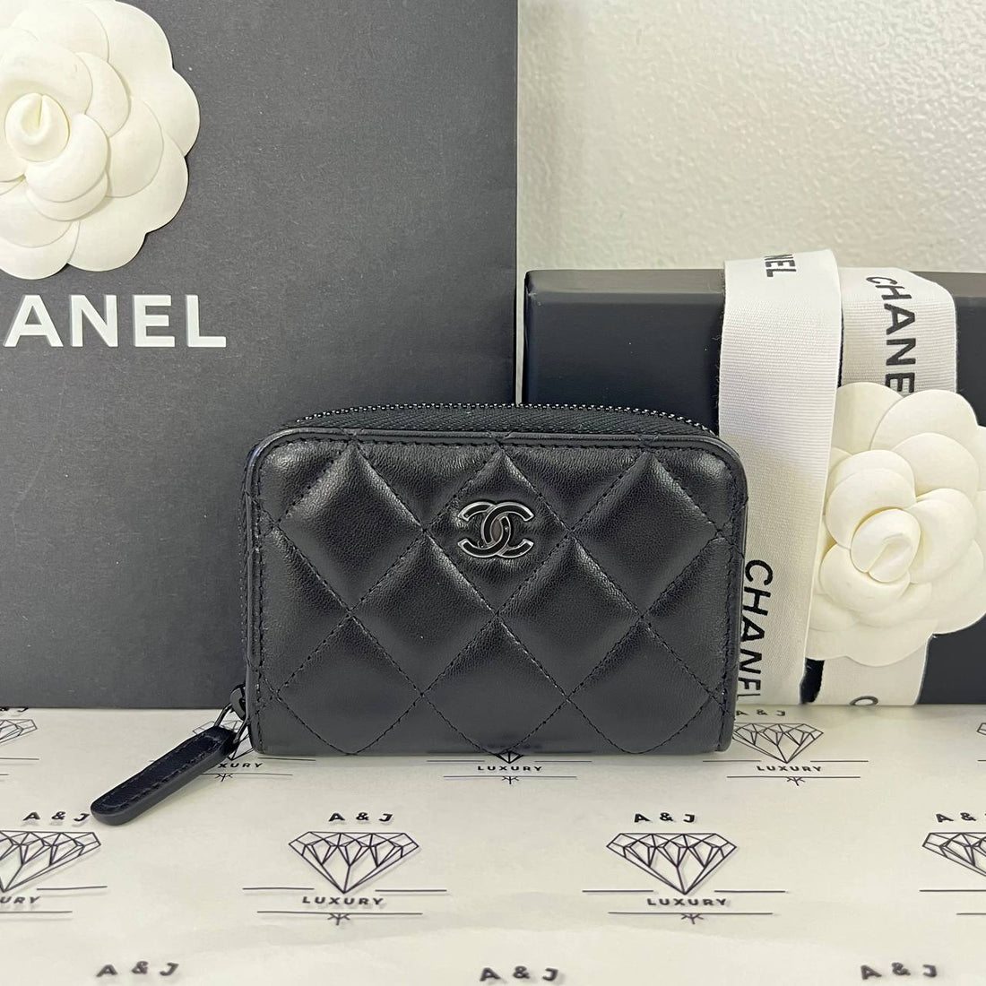 [BRAND NEW] Chanel Zippy Cardholder So Black in Lambskin (microchipped)