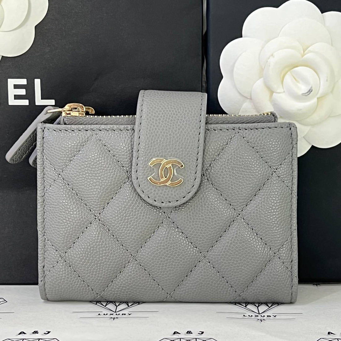 [PRE LOVED] Chanel Compact Zipped Cardholder in Gray Caviar Leather GHW (microchipped)