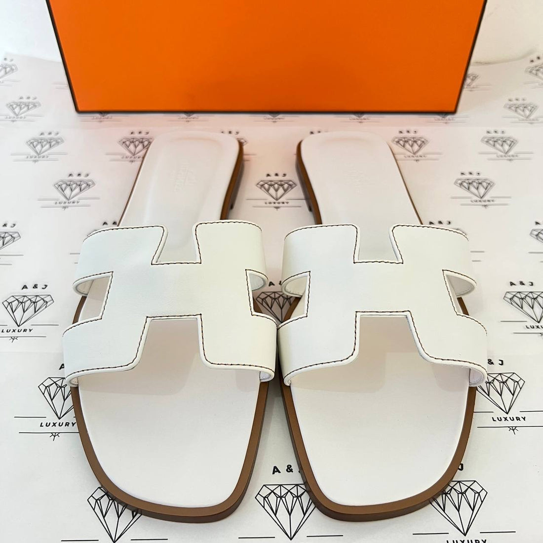 [BRAND NEW] Hermes Oran Sandals in White Size 39.5EU