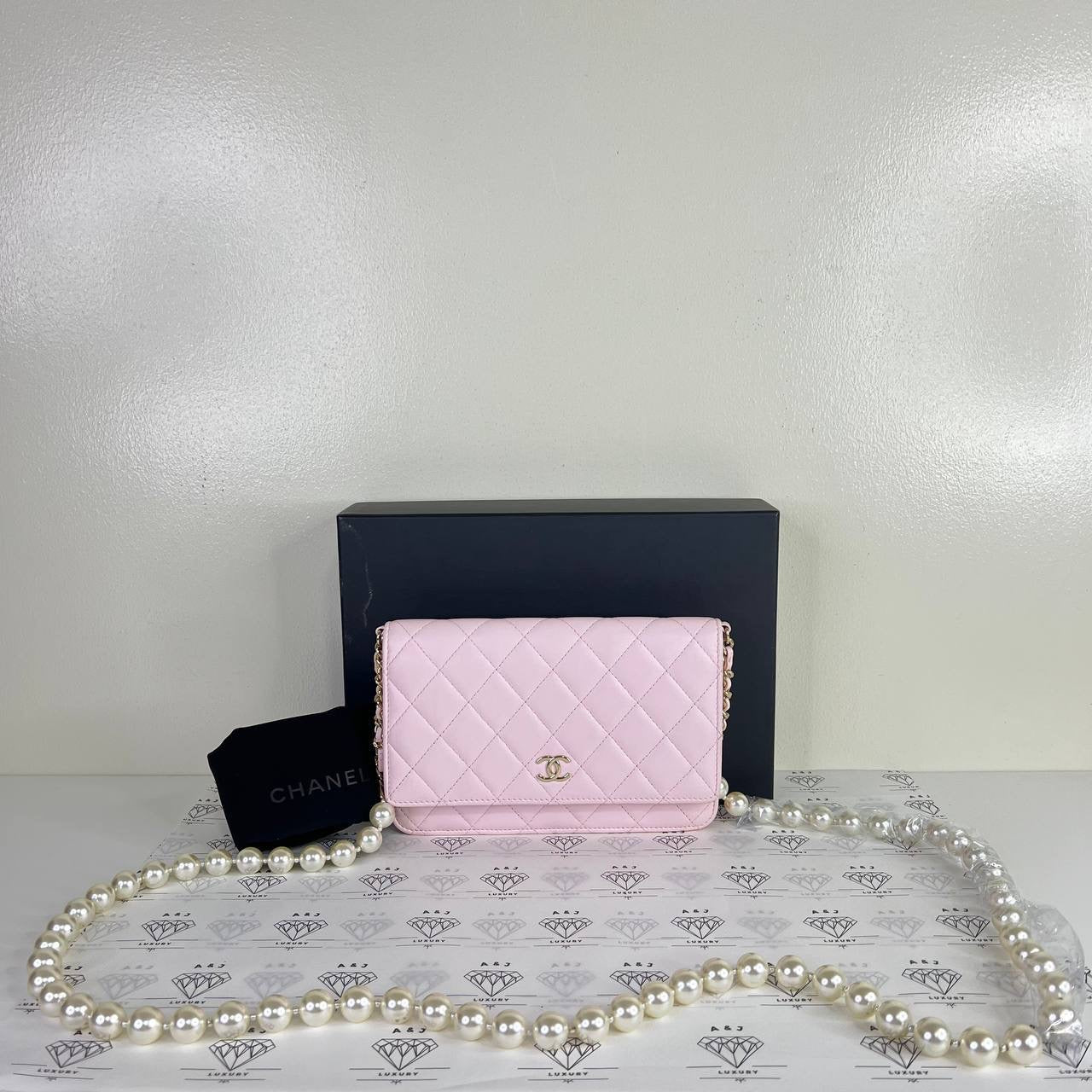 [PRE LOVED] Chanel Pearl Wallet on Chain in Light Pink Lambskin Leather GHW (microchipped)
