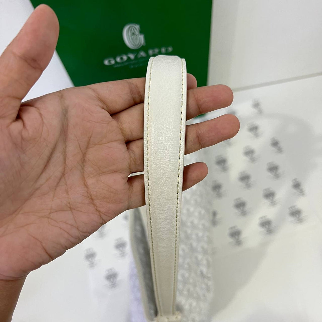 [PRE LOVED] Goyard Boheme Hobo with Heart in White (2023)