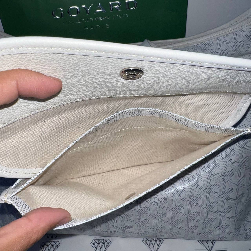 [PRE LOVED] Goyard Boheme Hobo with Heart in White (2023)