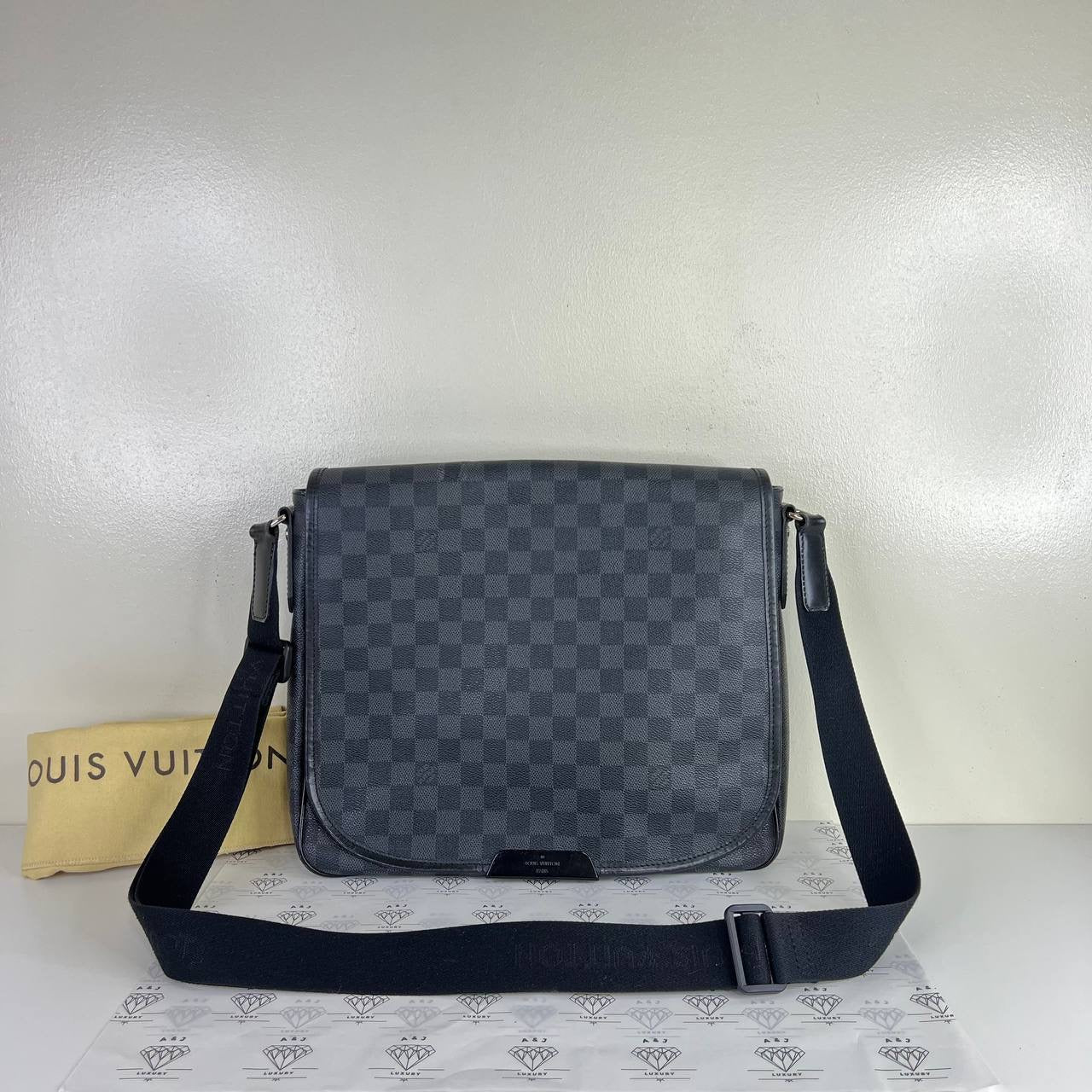 [PRE LOVED] Louis Vuitton Daniel MM Messenger in Graphite (SP1110)