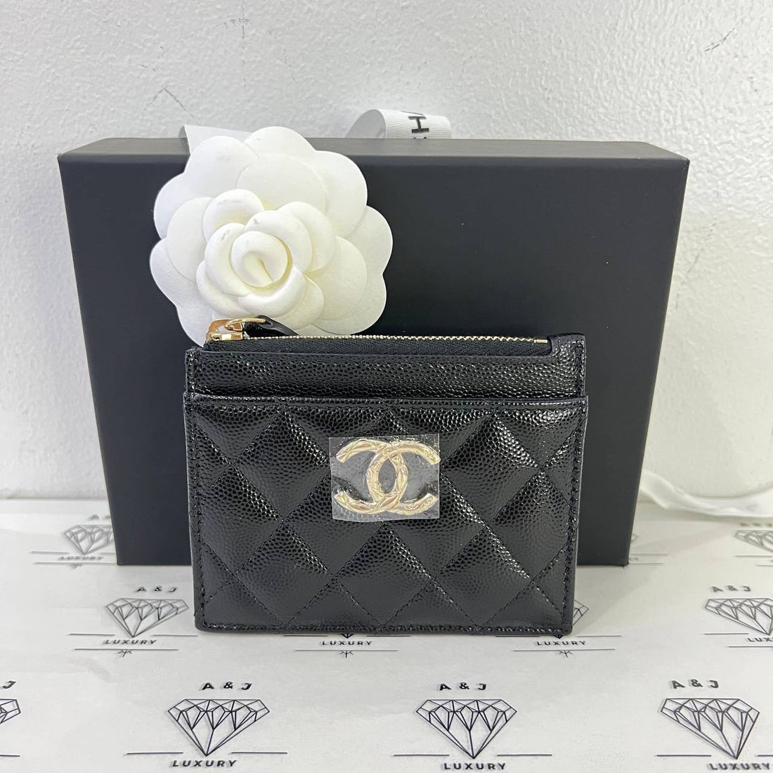 [PRE LOVED] Chanel Seasonal Zipped Cardholder in Black Caviar GHW (microchipped)