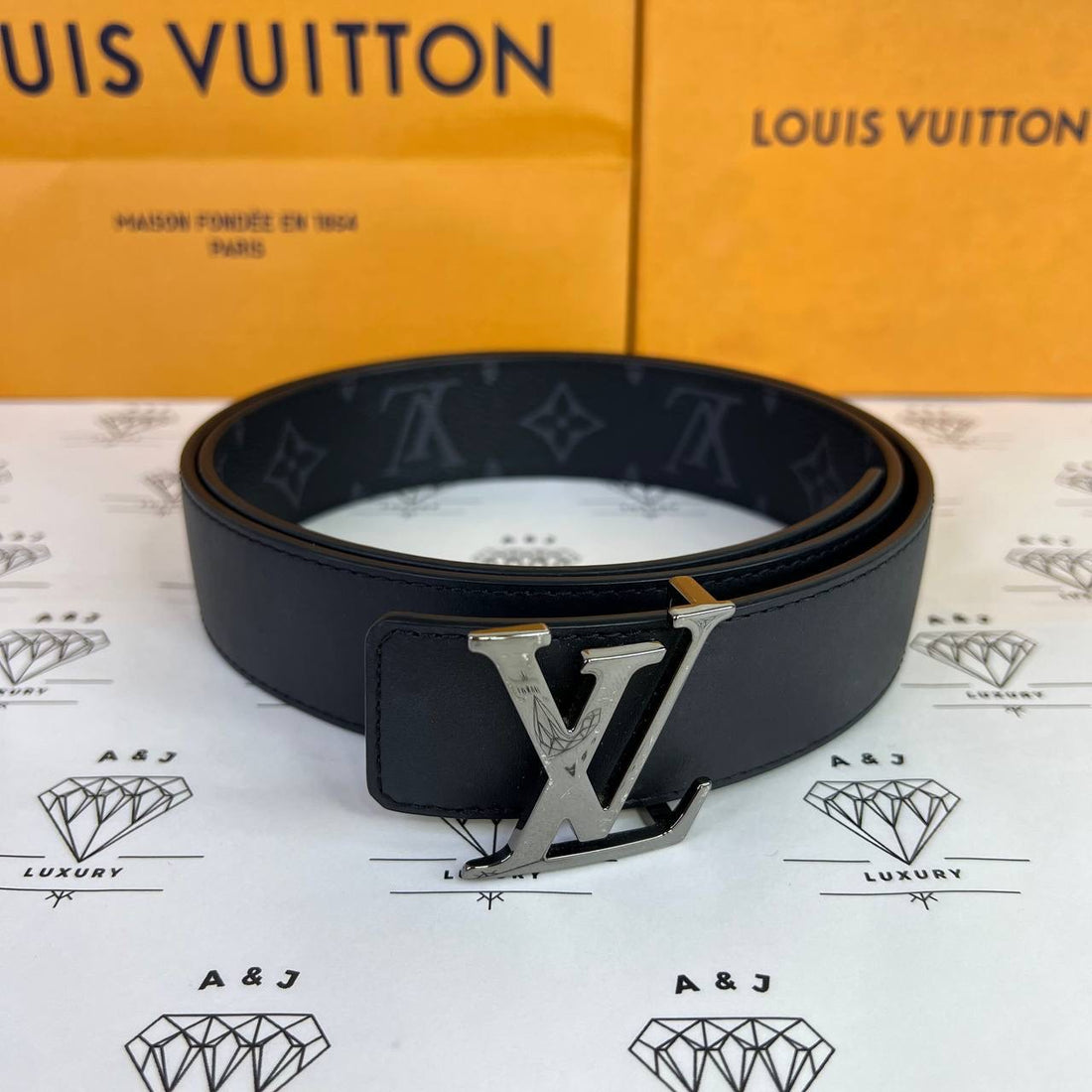 [PRE LOVED] Louis Vuitton Initiales 40MM Reversible Belt in Monogram Eclipse Size 85 (JJ1292)