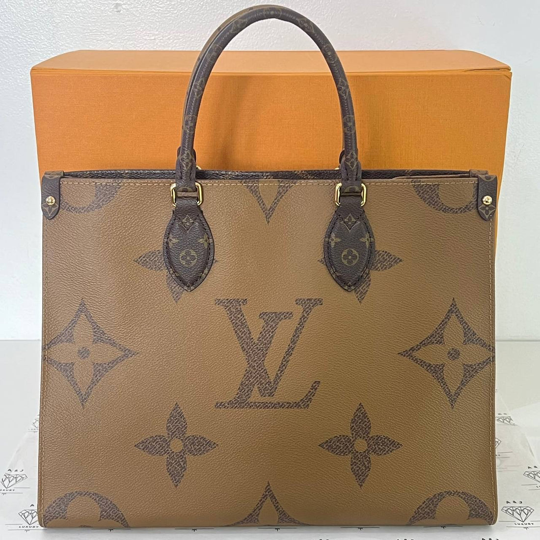 [PRE LOVED] Louis Vuitton OnTheGo MM in Reverse Monogram Canvass (microchipped)