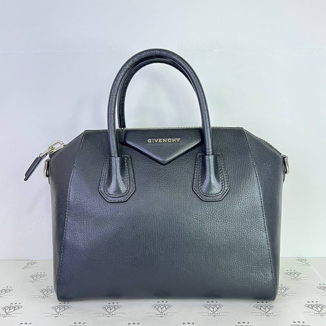[PRE LOVED] Givenchy Small Antigona in Black Goatskin SHW