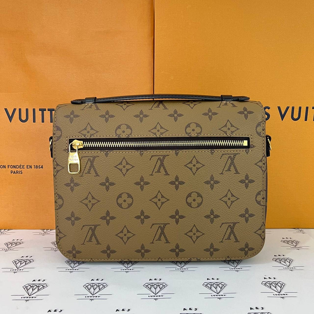 [PRE LOVED] Louis Vuitton Pochette Metis in Reverse Monogram Canvass (microchipped)