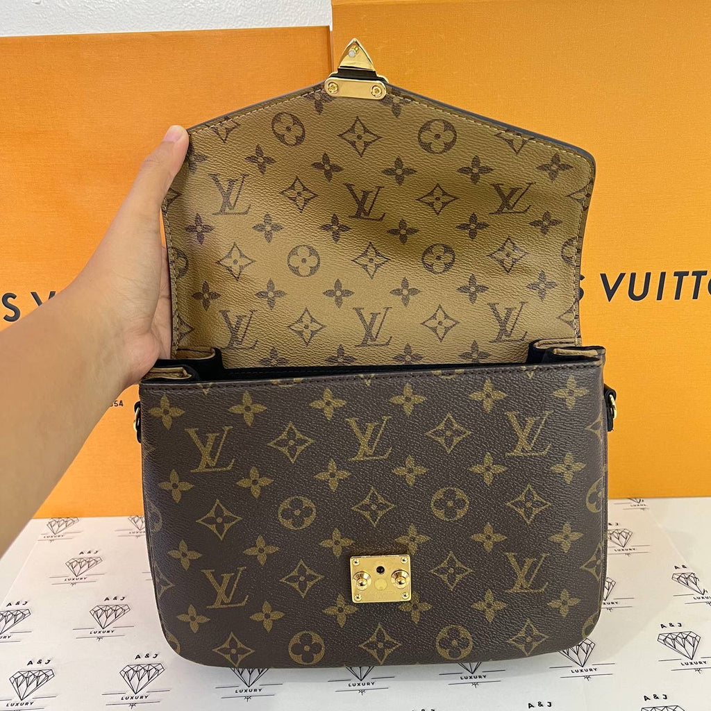 [PRE LOVED] Louis Vuitton Pochette Metis in Reverse Monogram Canvass (microchipped)