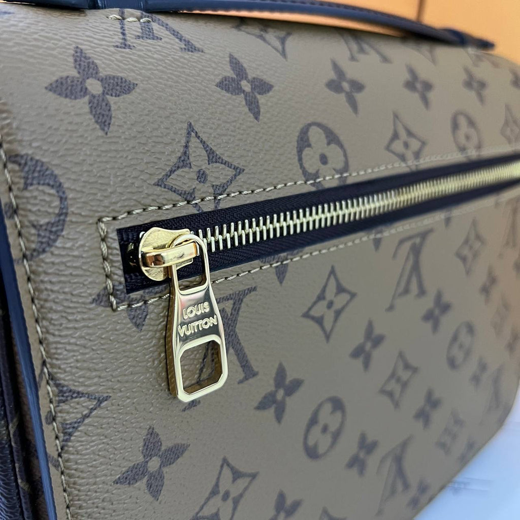 [PRE LOVED] Louis Vuitton Pochette Metis in Reverse Monogram Canvass (microchipped)