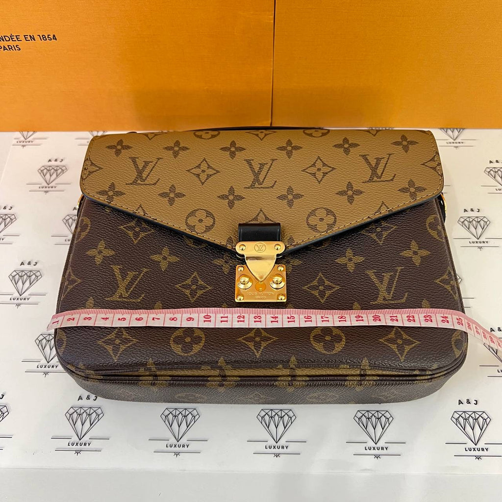 [PRE LOVED] Louis Vuitton Pochette Metis in Reverse Monogram Canvass (microchipped)