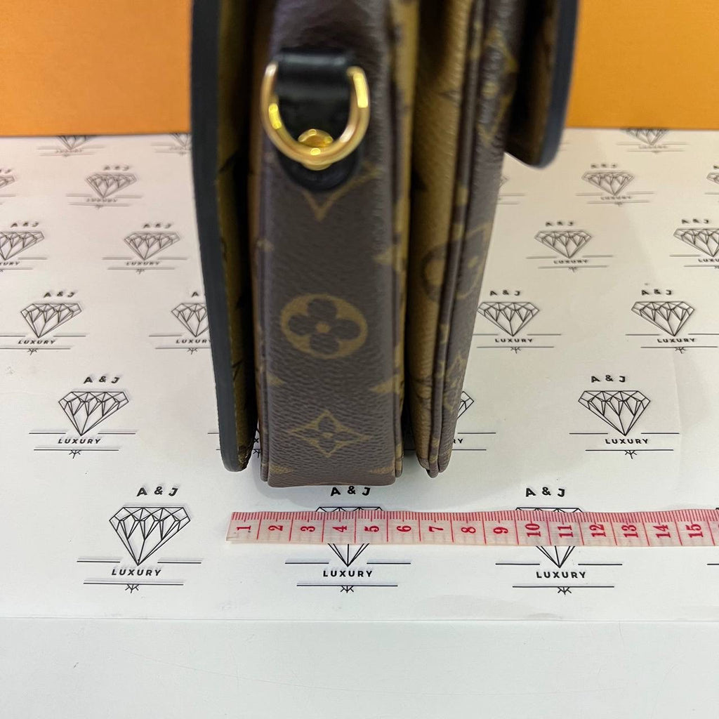 [PRE LOVED] Louis Vuitton Pochette Metis in Reverse Monogram Canvass (microchipped)