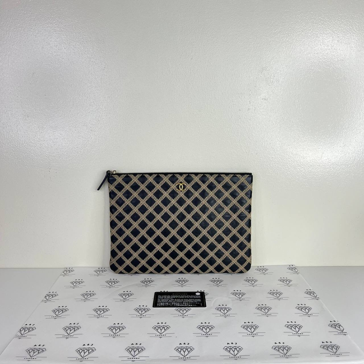 [PRE LOVED] Chanel Large O Case in Black/Gold Calfskin Leather GHW (Series 21)