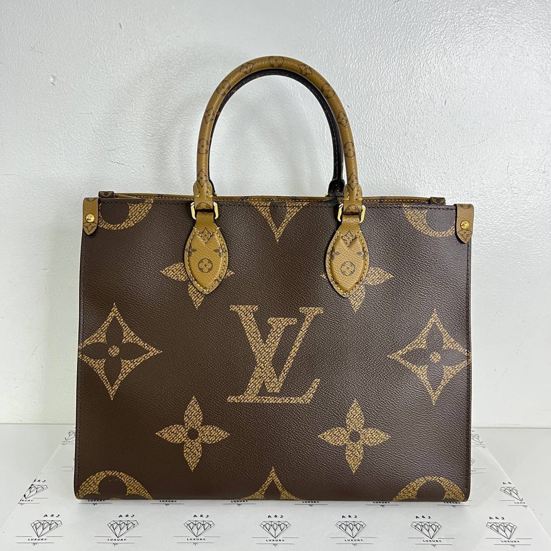 [PRE LOVED] Louis Vuitton OnTheGo MM in Reverse Monogram Canvass (microchipped)