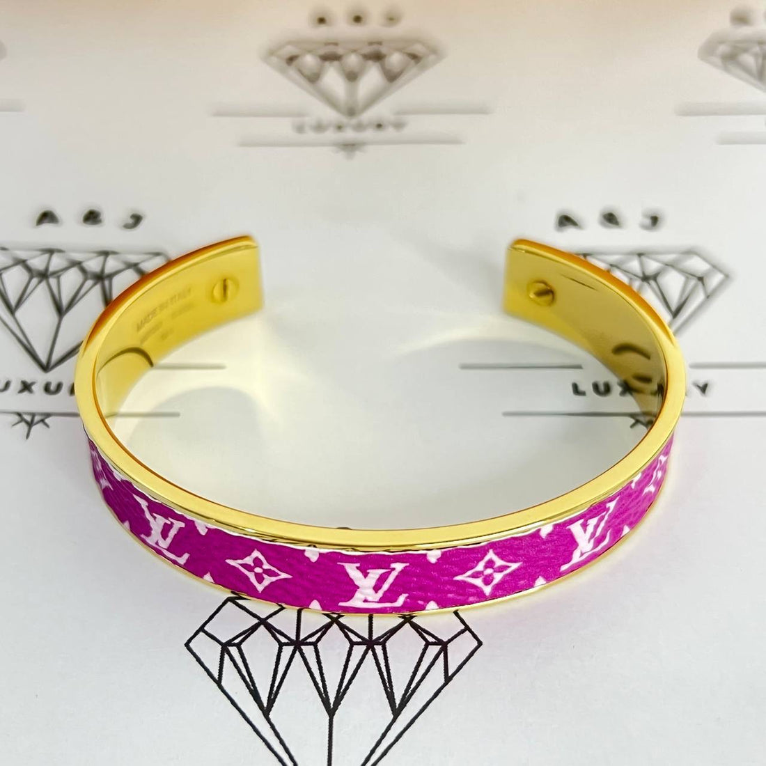 [PRE LOVED] Louis Vuitton Small Escar Bangle in Pink (LE0220)