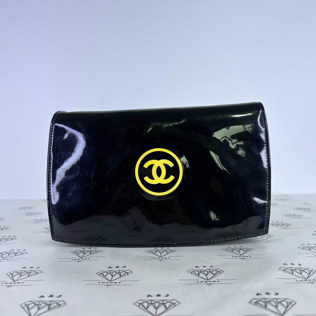 [PRE LOVED] Chanel Makeup Line Wallet on Chain in Black Patent Leather SHW (Series 14)