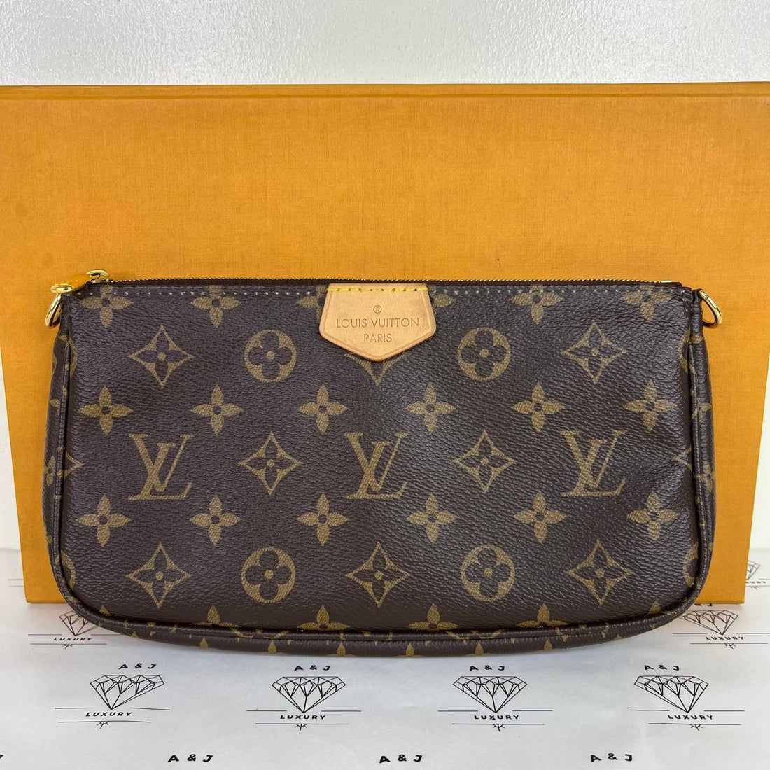 [PRE LOVED] Louis Vuitton Large Pochette in Monogram Canvass (TA0241)