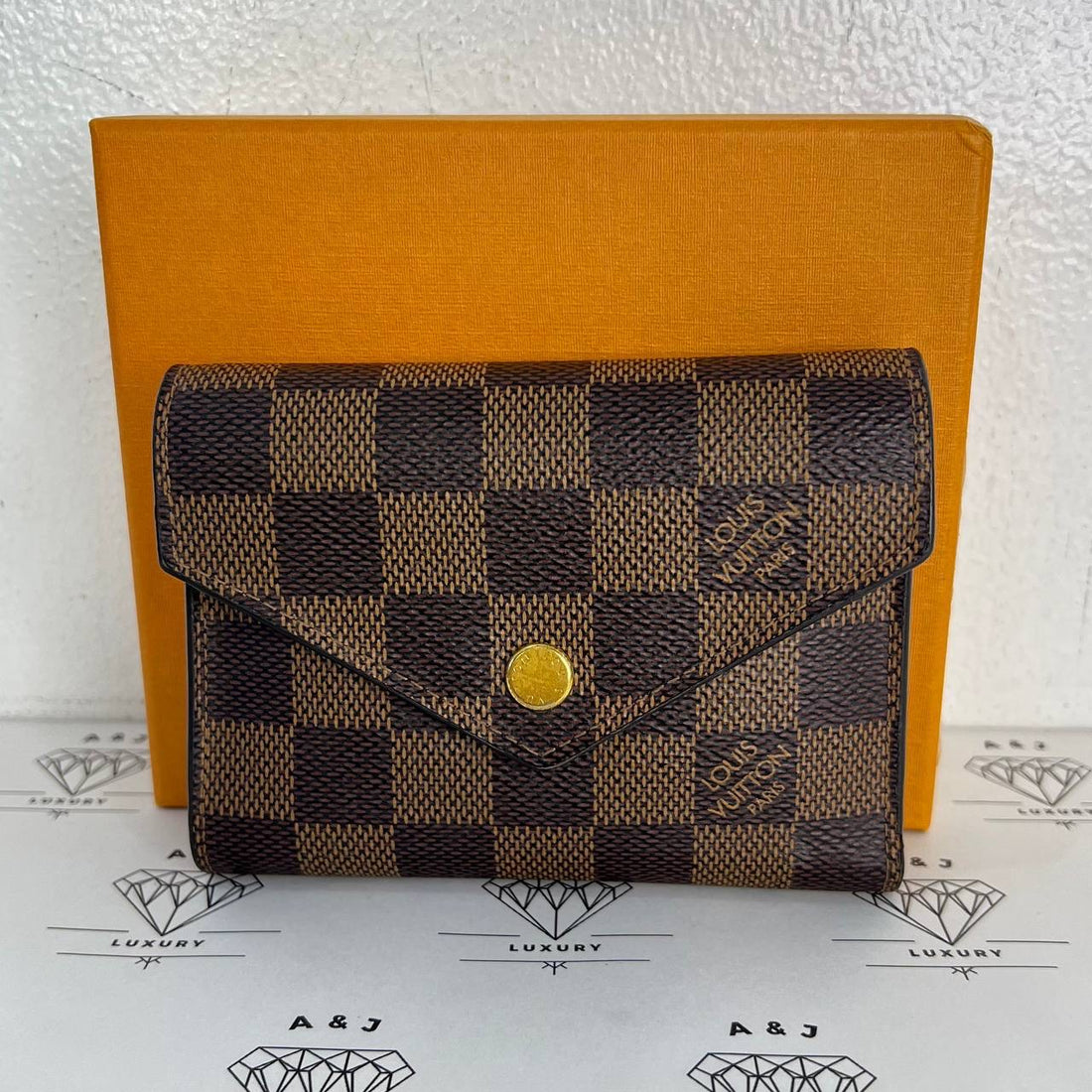[PRE LOVED] Louis Vuitton Victorine Wallet in Damier Ebene Canvass Rose Ballerine interior
