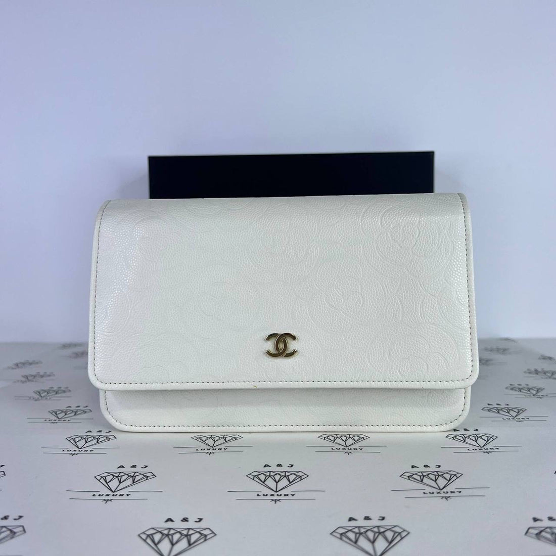 [PRE LOVED] Chanel Camellia Wallet on Chain in White Caviar Leather Light Gold HW (microchipped)