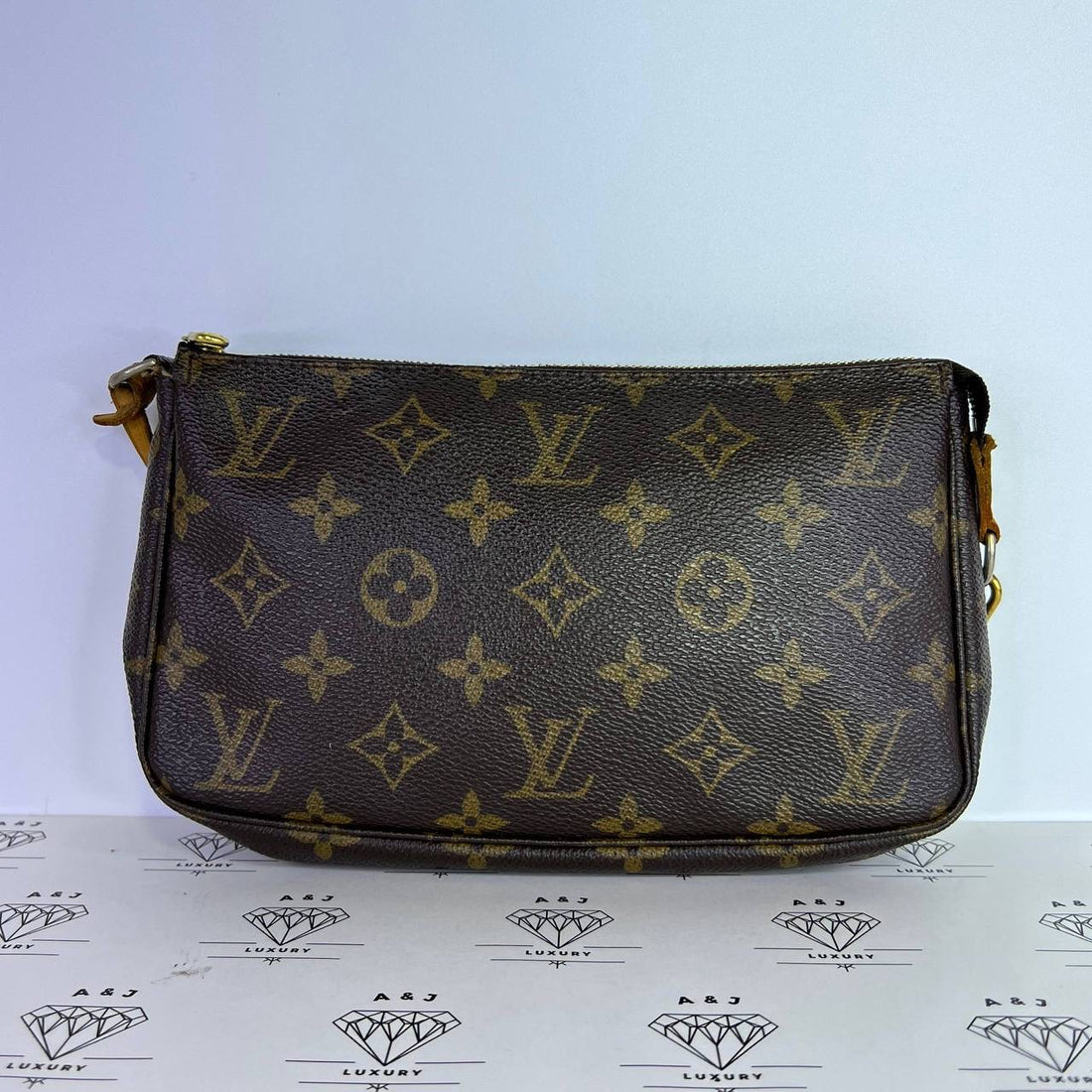 [PRE LOVED] Louis Vuitton Pochette Accessoires in Monogram Canvass (VI0071)