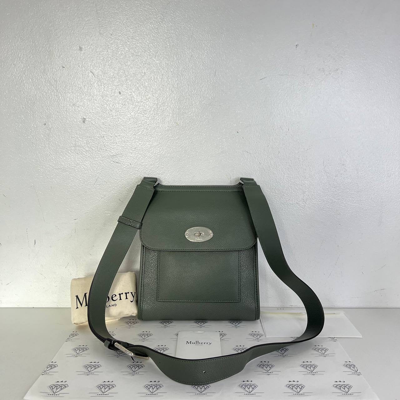 [PRE LOVED] Mulberry Small Antony in Gray Ecograin Leather SHW