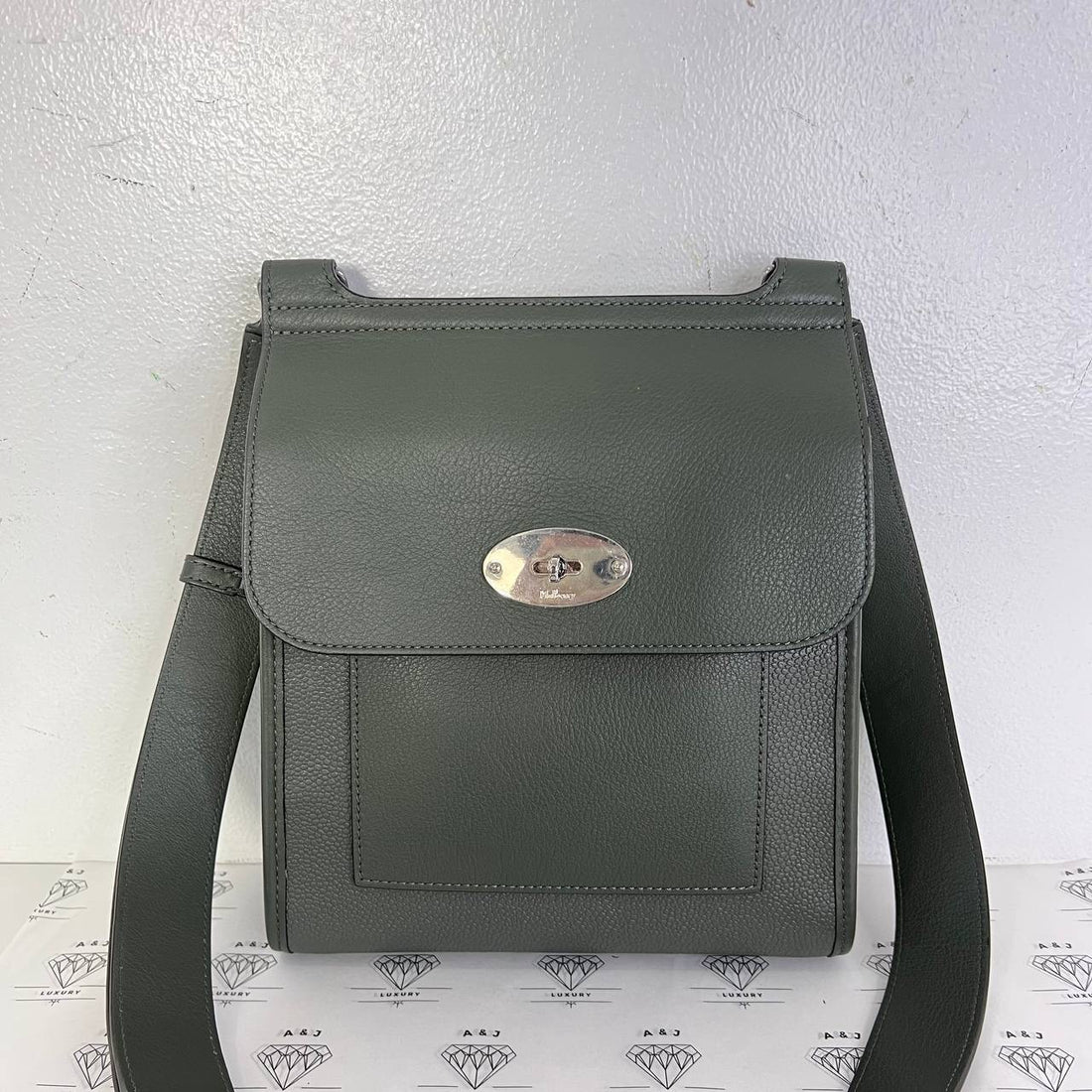 [PRE LOVED] Mulberry Small Antony in Gray Ecograin Leather SHW