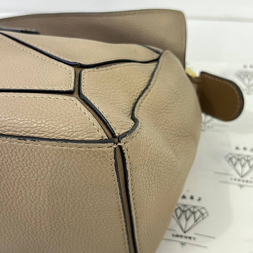 [PRE LOVED] Loewe Small Puzzle in Sand Grained Calfskin Leather GHW