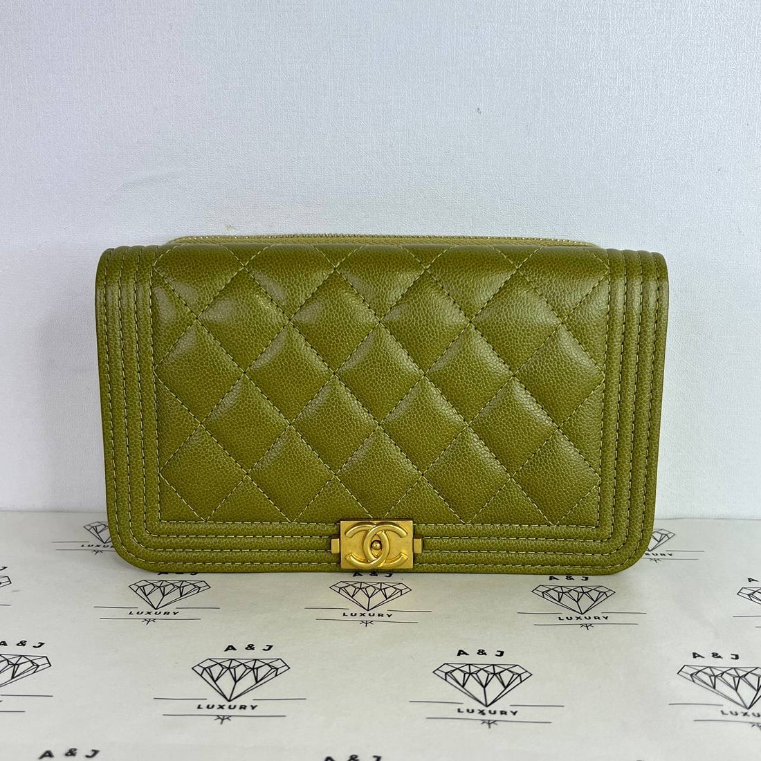 [PRE LOVED] Chanel Leboy Phone Holder in Green Caviar Leather GHW (microchipped)