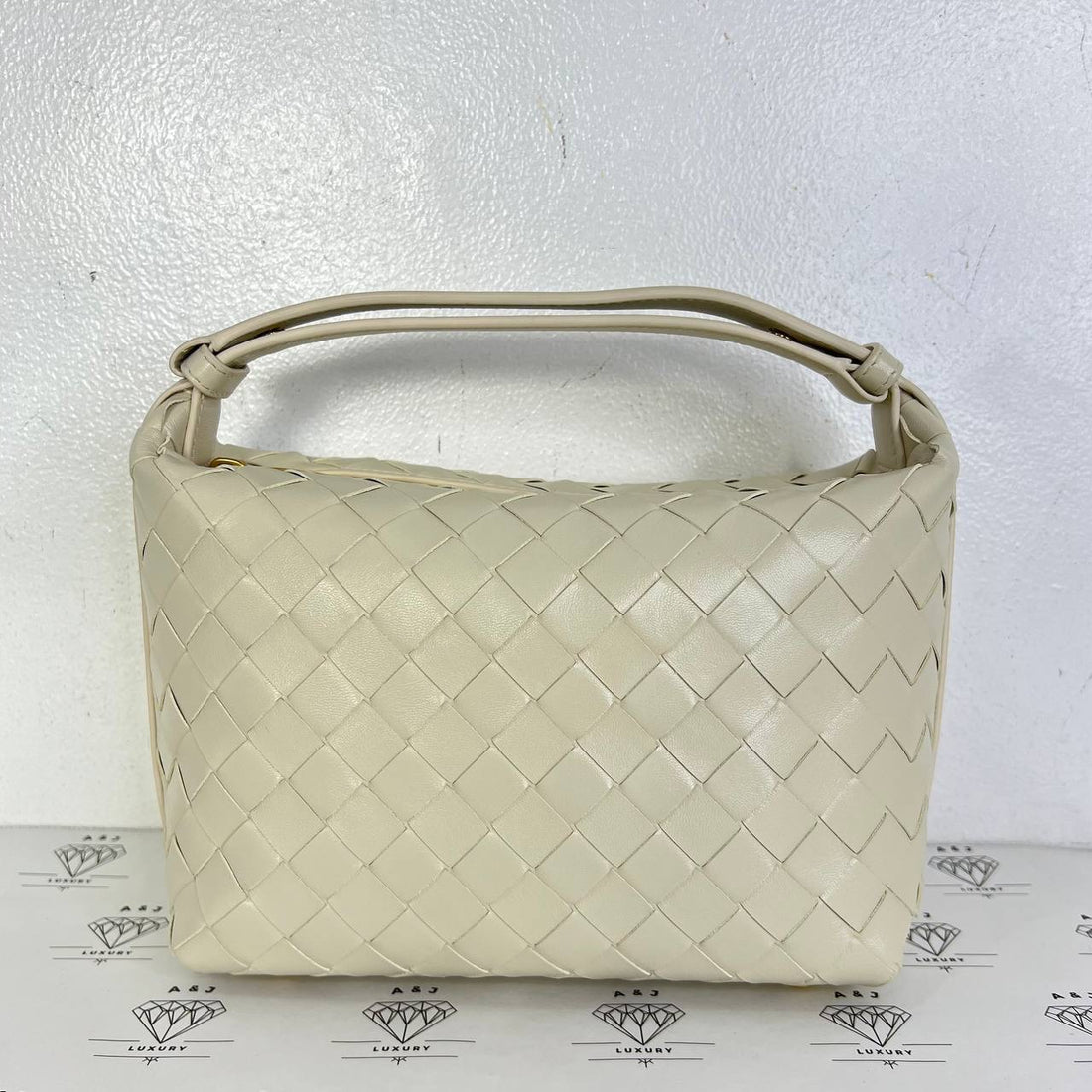[PRE LOVED] Bottega Veneta Wallace in Seasalt Intrecciato Leather GHW