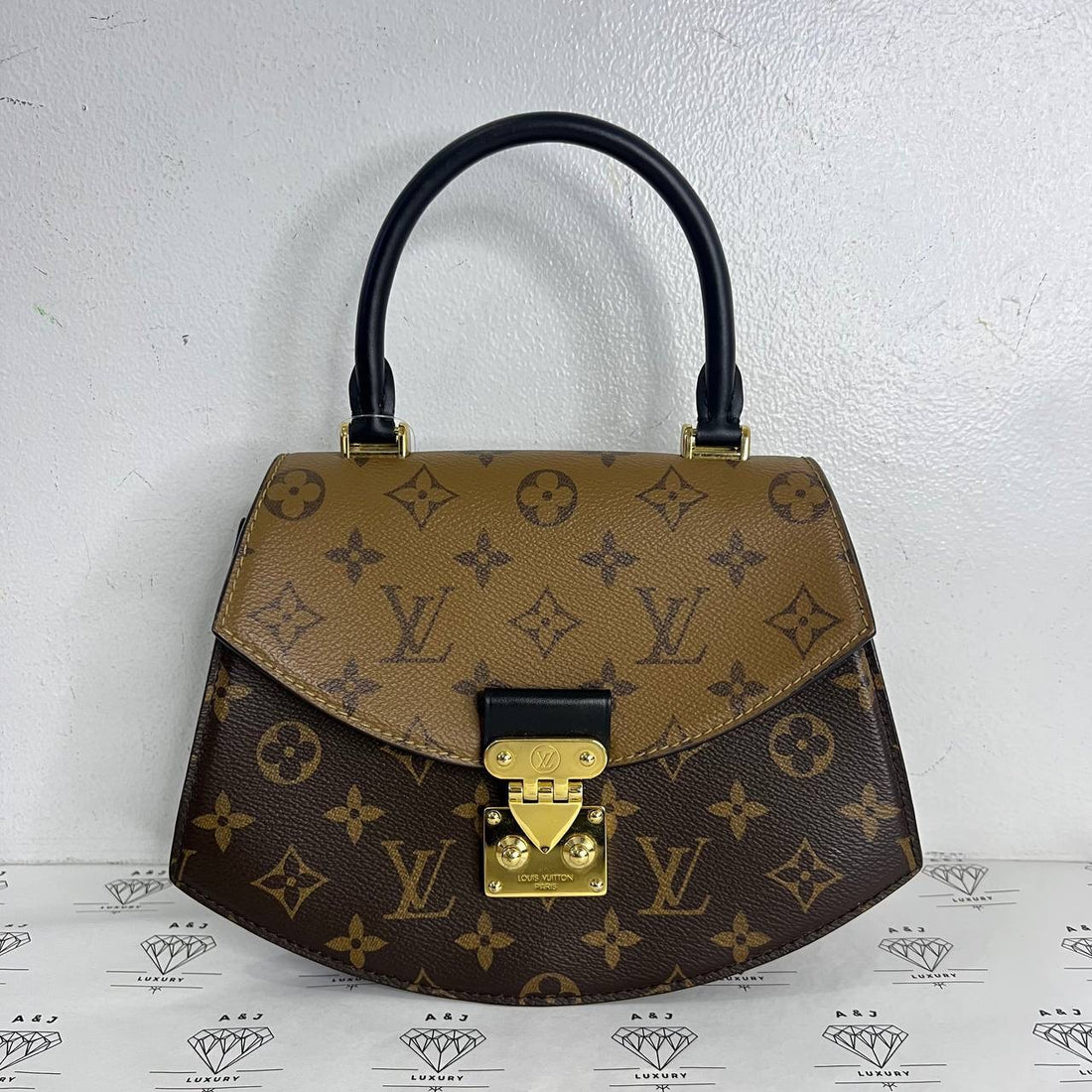 [PRE LOVED] Louis Vuitton Tilsitt in Reverse Monogram Canvass (microchipped)
