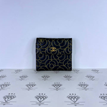 [PRE LOVED] Chanel Camellia Compact Wallet in Black Lambskin Leather  (Series 21)