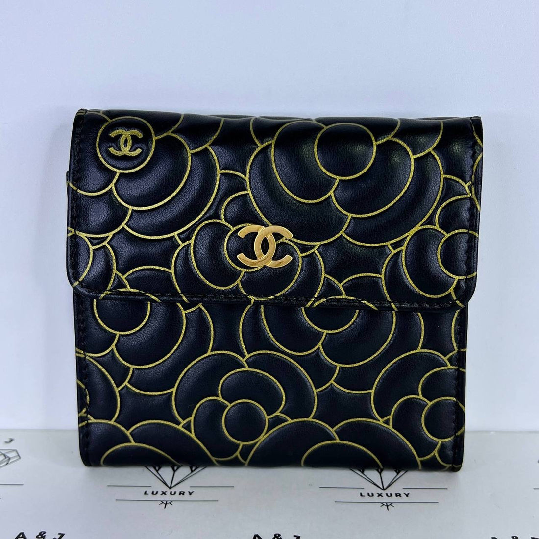 [PRE LOVED] Chanel Camellia Compact Wallet in Black Lambskin Leather  (Series 21)