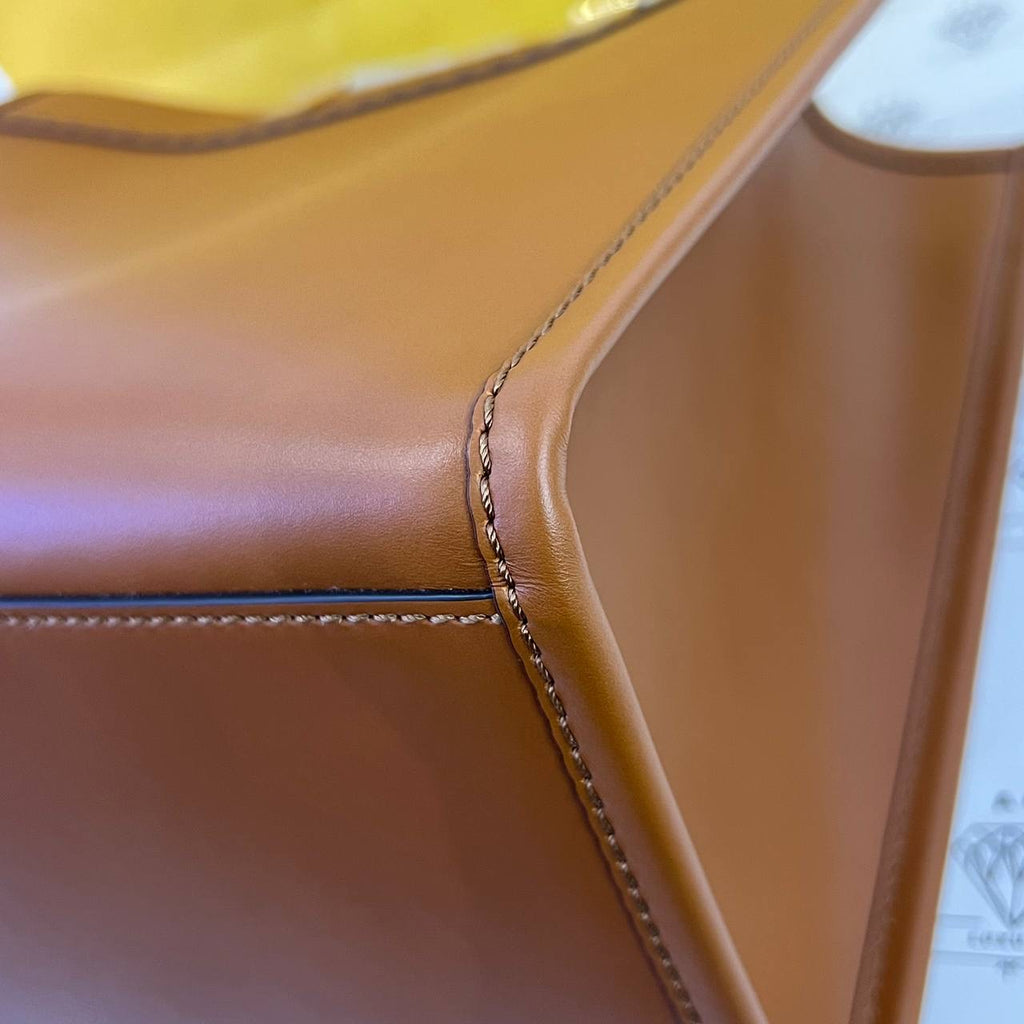 [BRAND NEW] Fendi Sunshine Tote in Brown Calfskin Leather