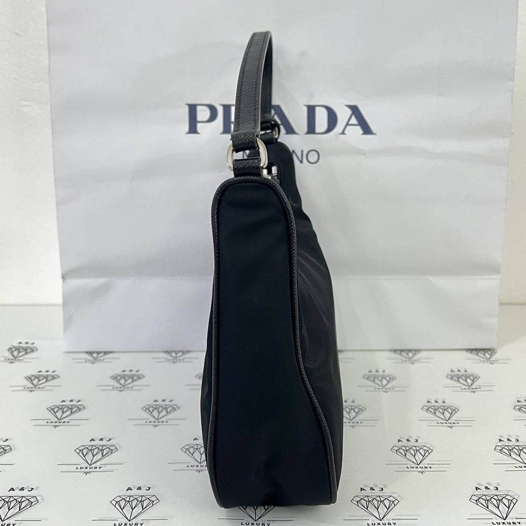 [PRE LOVED] Prada Re-Edition 2005 in Black Nylon SHW