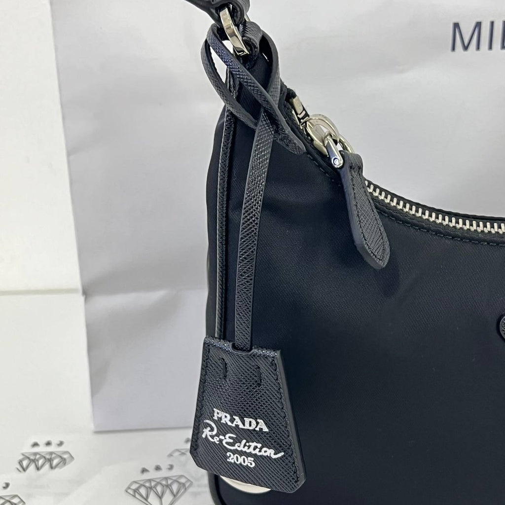 [PRE LOVED] Prada Re-Edition 2005 in Black Nylon SHW