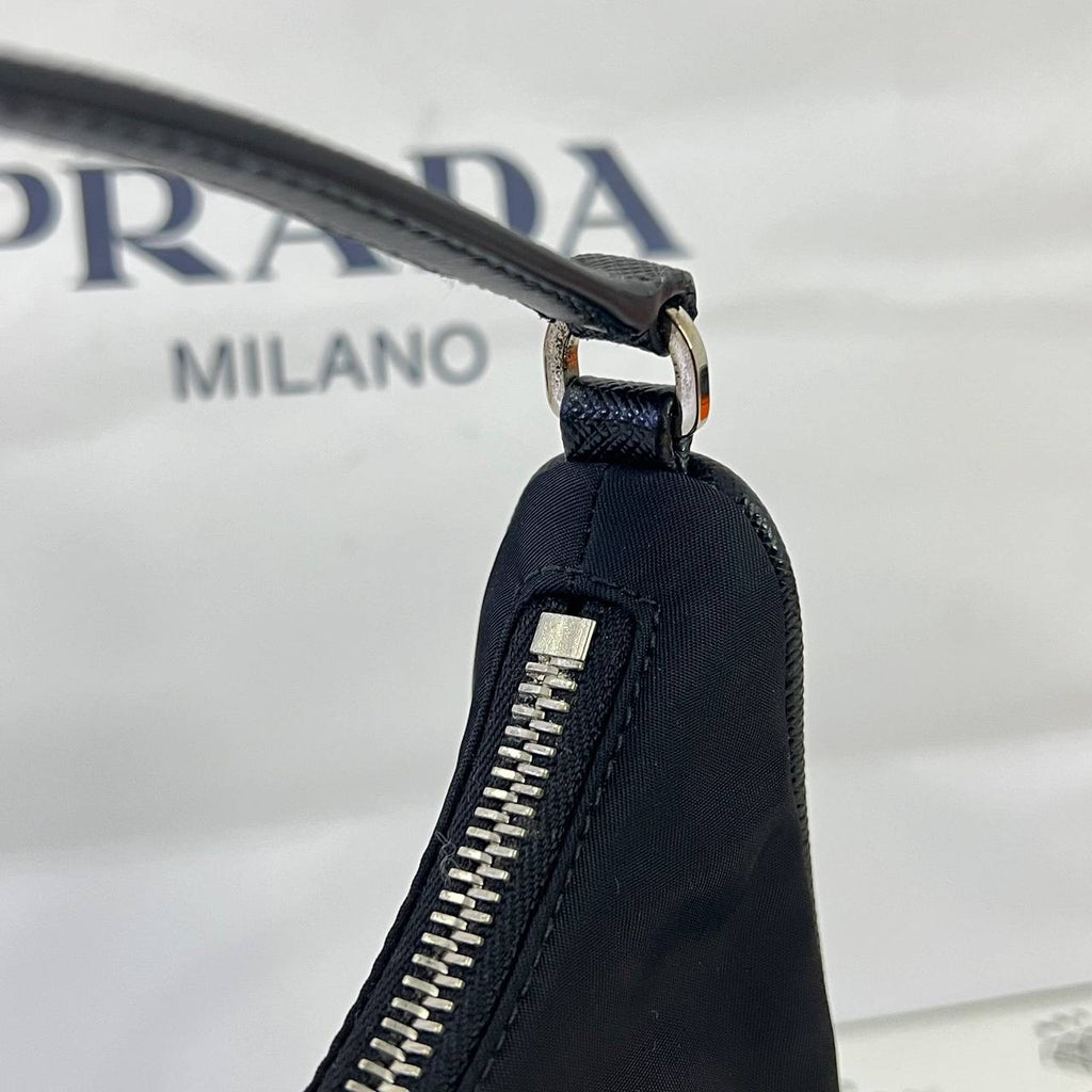 [PRE LOVED] Prada Re-Edition 2005 in Black Nylon SHW