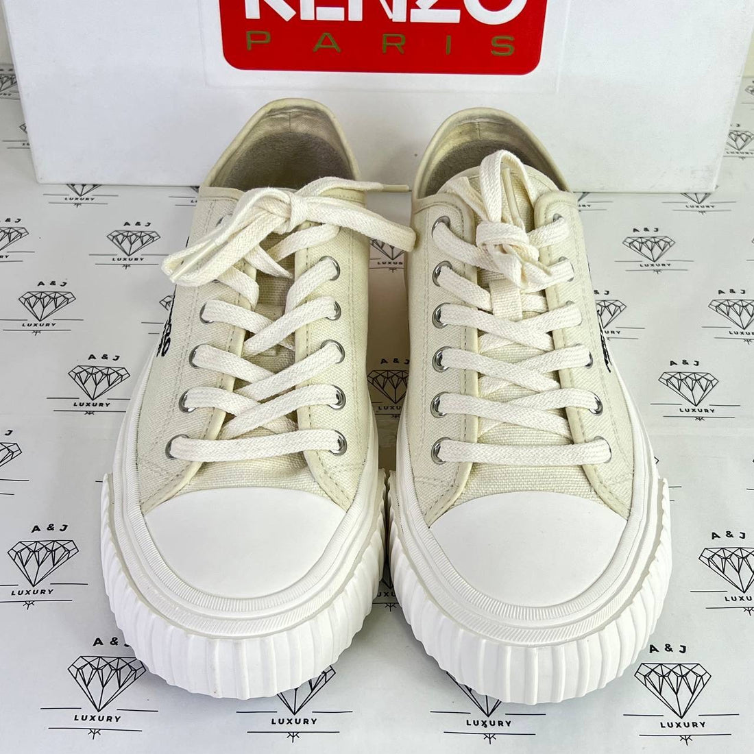 [PRE LOVED] Kenzo Logo Embroidered Sneakers in White Size 39EU