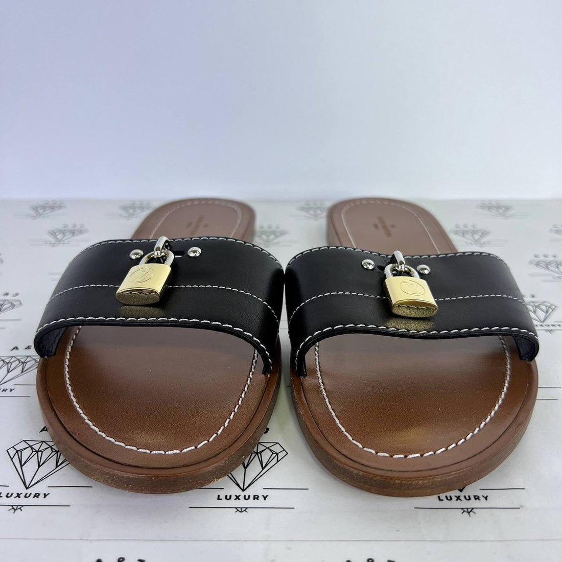 [PRE LOVED] Louis Vuitton Lock It Flat Mules in Black Size 38.5EU
