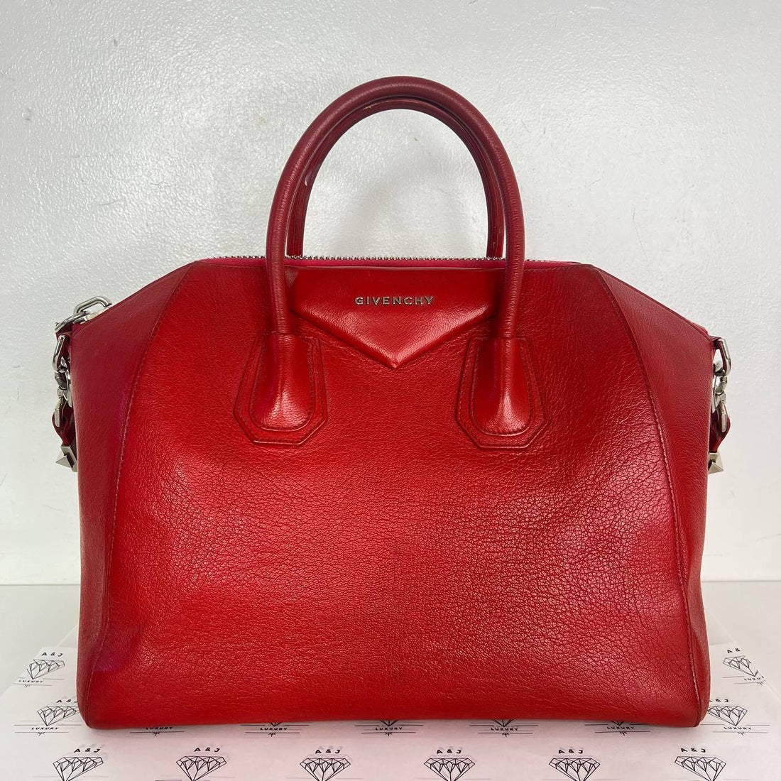 [PRE LOVED] Givenchy Medium Antigona in Red Goatskin Leather SHW