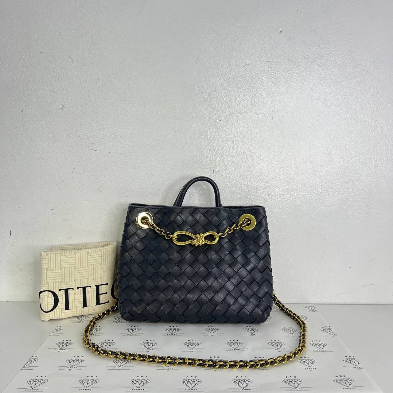 [PRE LOVED] Bottega Veneta Small Andiamo Chain in Dark Blue Intrecciato Leather GHW