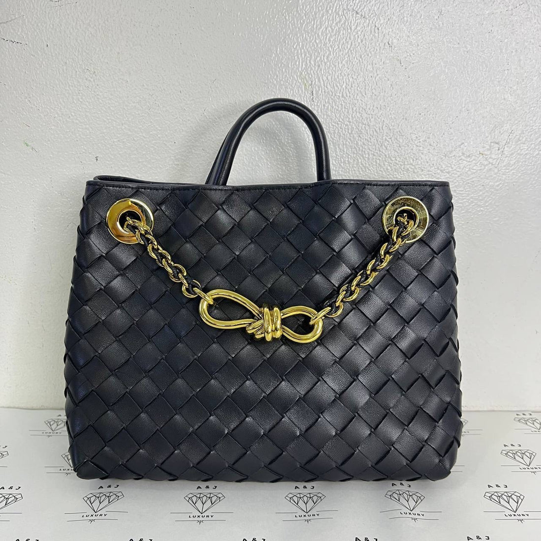[PRE LOVED] Bottega Veneta Small Andiamo Chain in Dark Blue Intrecciato Leather GHW
