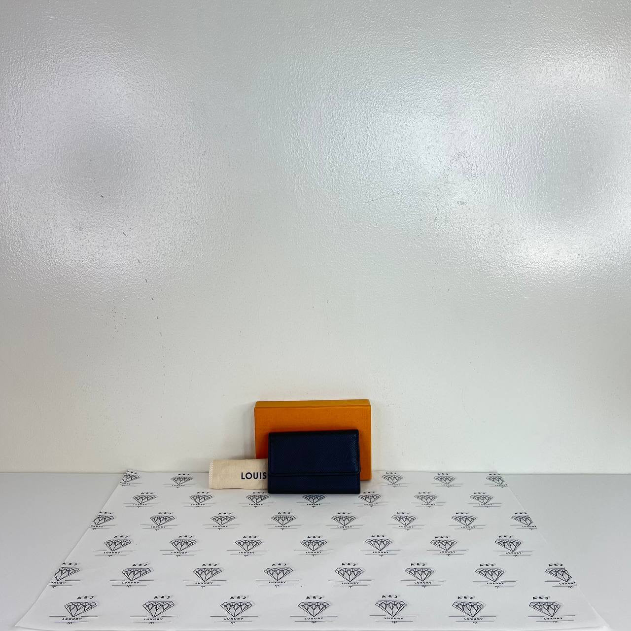 [PRE LOVED] Louis Vuitton 6-Key Holder in Black SHW