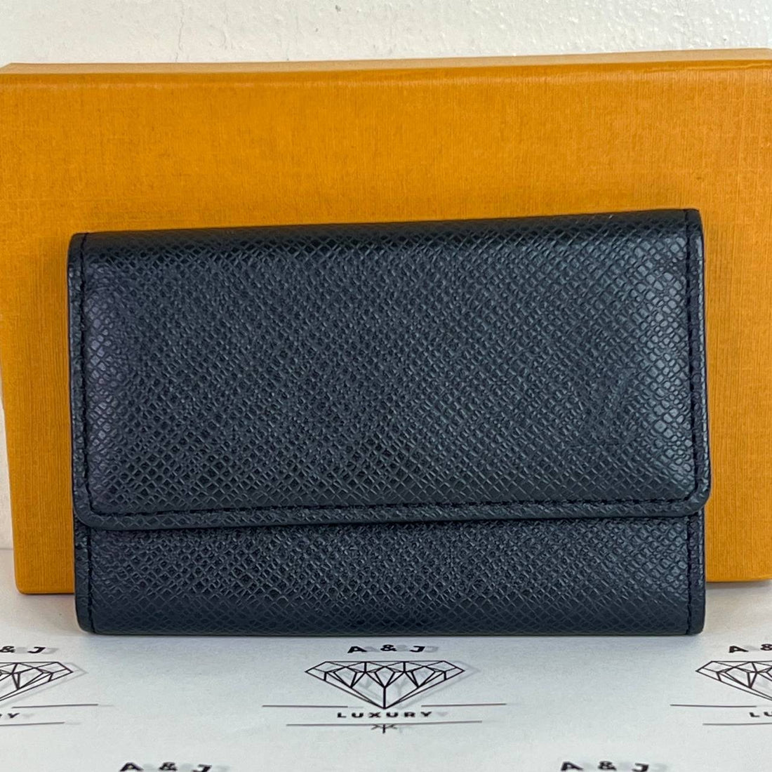 [PRE LOVED] Louis Vuitton 6-Key Holder in Black SHW