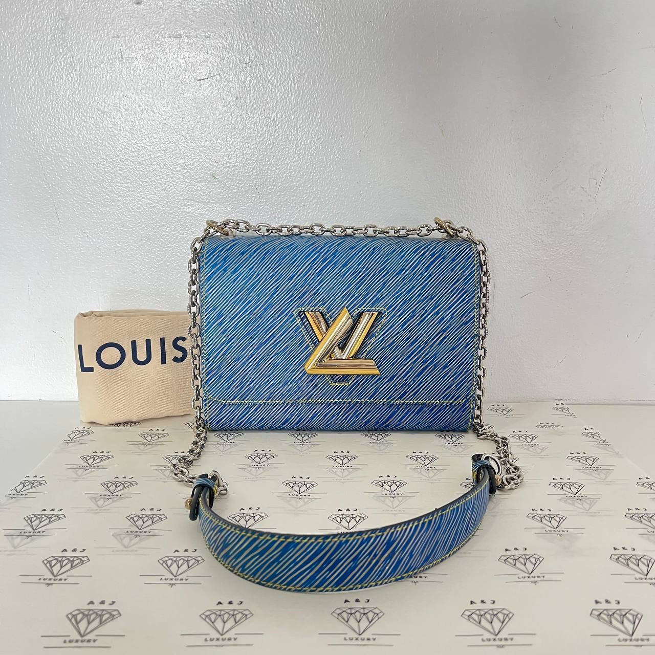 [PRE LOVED] Louis Vuitton Twist MM in Blue Epi Leather SHW (FL2156)