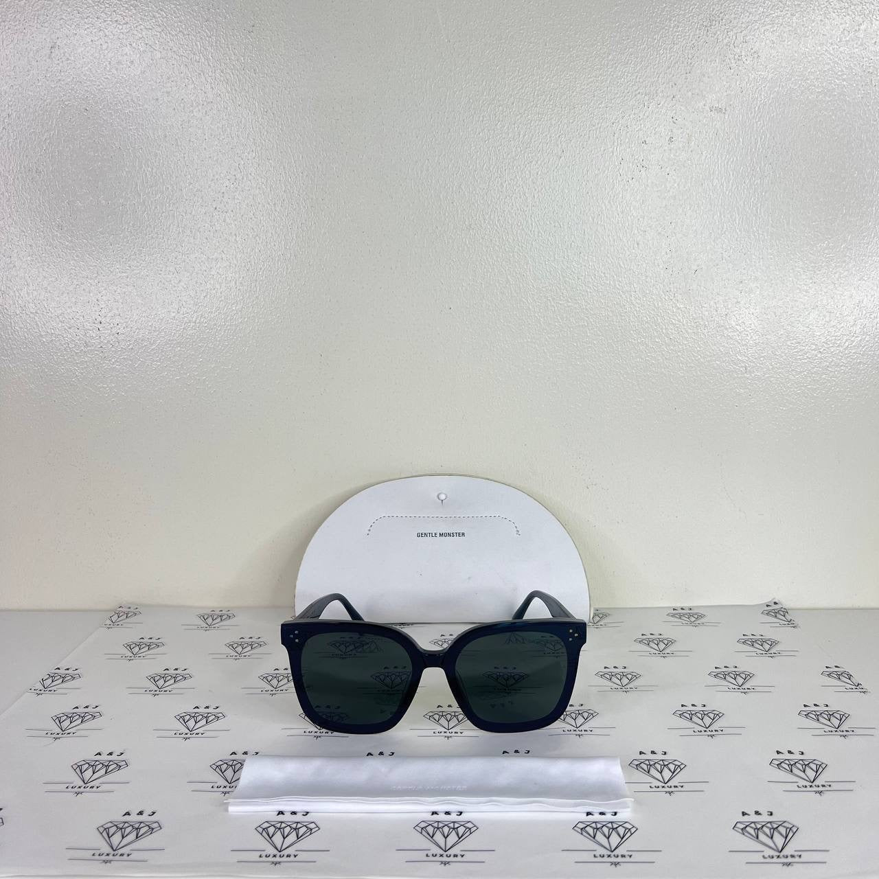 [PRE LOVED] Gentle Monster Her 01 in Black