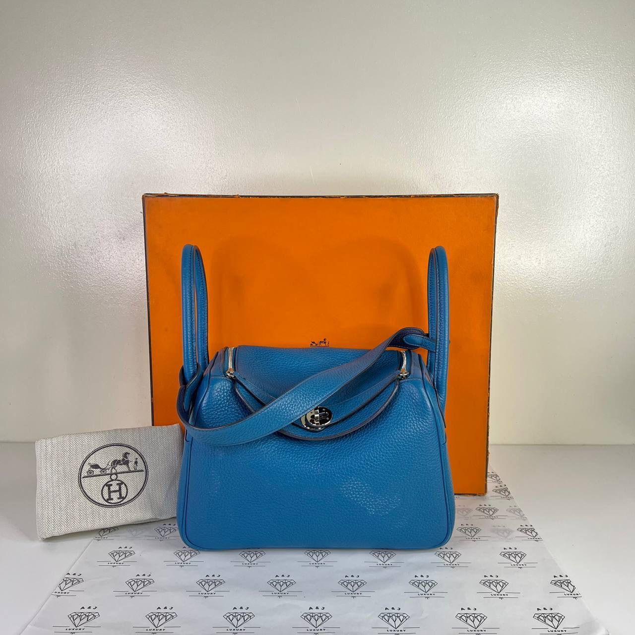 [PRE LOVED] Hermes Lindy 26 in Bleu Izmir/Bleu Nuit Clemence Leather PHW (Stamp R Square - 2014)