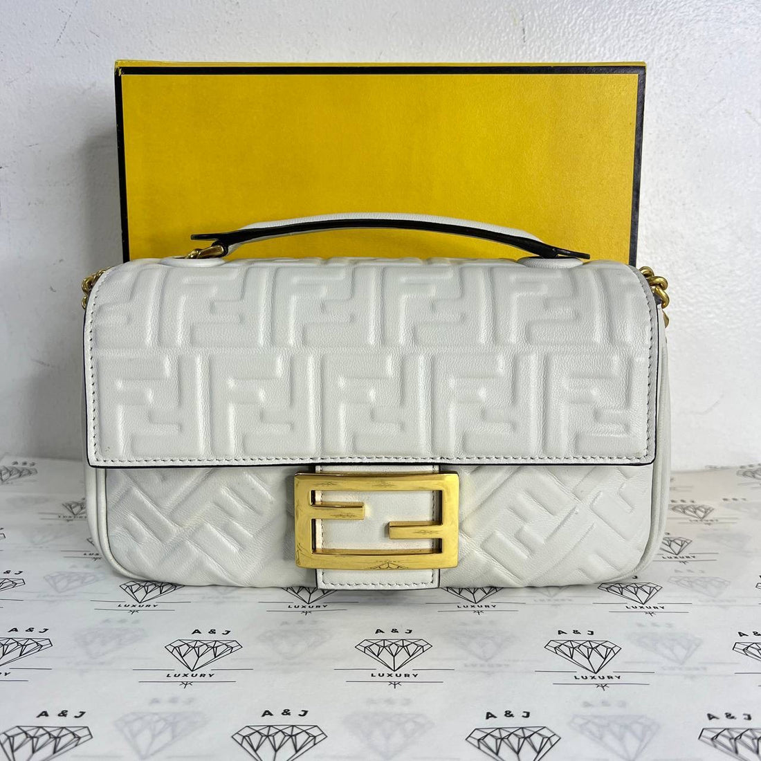 [PRE LOVED] Fendi Chain Midi Baguette in White Nappa Leather GHW